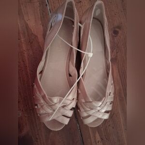 BareTraps Women's Cream Flats